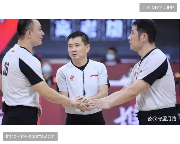 详解篮球比赛中拉人犯规的规则定义与判定要点